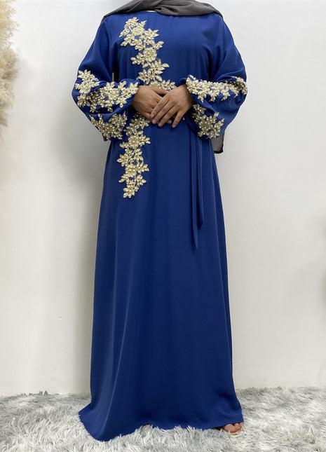 Abaya cerrada de seda helada con encaje y abalorios