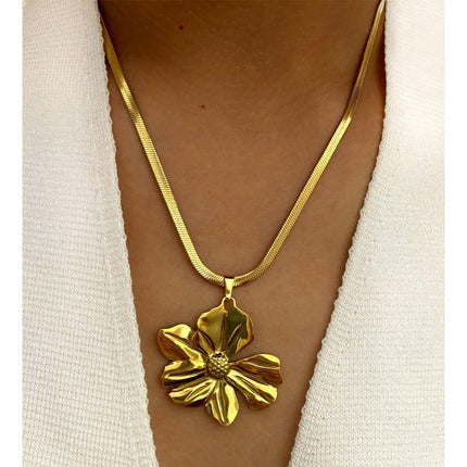 Exaggerated Cold Style Stainless Steel Flower Pendant Necklace