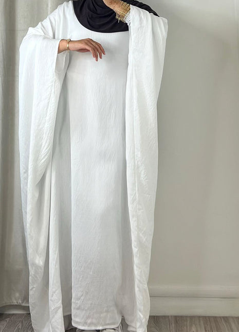 Abaya elegante con mangas murciélago y cinturón