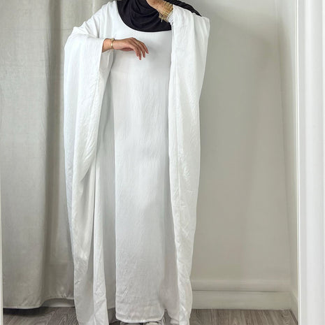 عباية بكم الخفاش وخصر ضيق