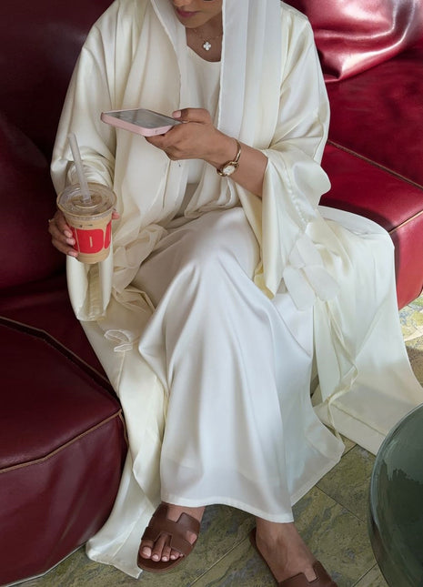 عباية ساتان ناعمة