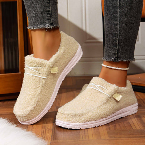 حذاء كاجوال بتصميم عرقي