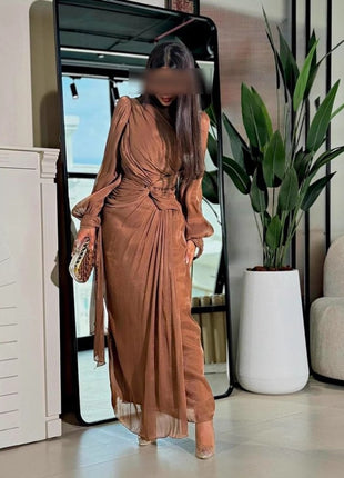 فستان سهرة لامع بكسرات وشريط