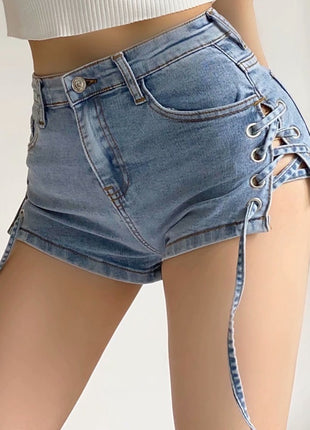 おしゃれで個性的なリボンデニムショートパンツ