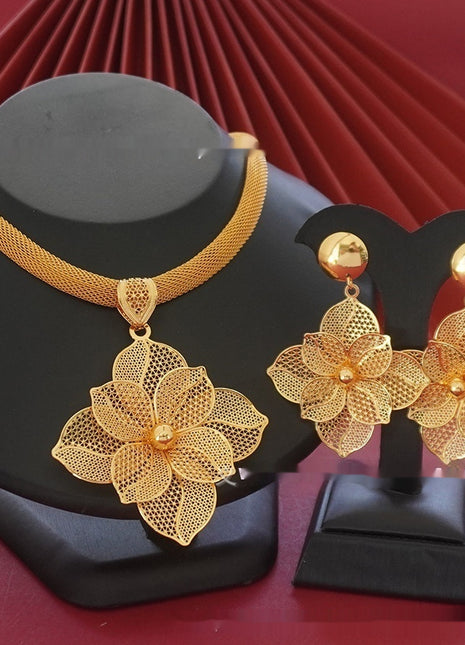Conjunto de collar con colgante y pendientes