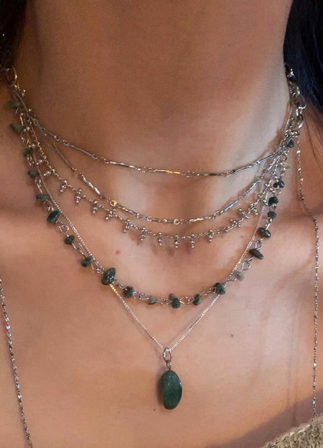 Juego de collar con un toque femenino