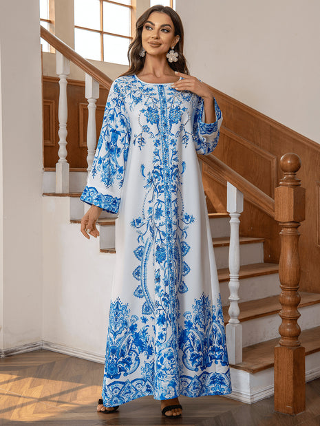 Vestido con cuentas y cuello redondo con tachuelas de diamante