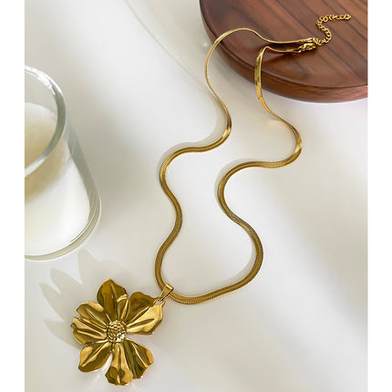 Exaggerated Cold Style Stainless Steel Flower Pendant Necklace