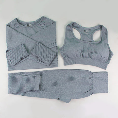 Traje de yoga de tres piezas: sujetador, top de manga larga y pantalones