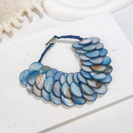 Pulsera redonda de escamas de concha tejida a mano