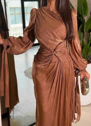 فستان سهرة لامع بكسرات وشريط