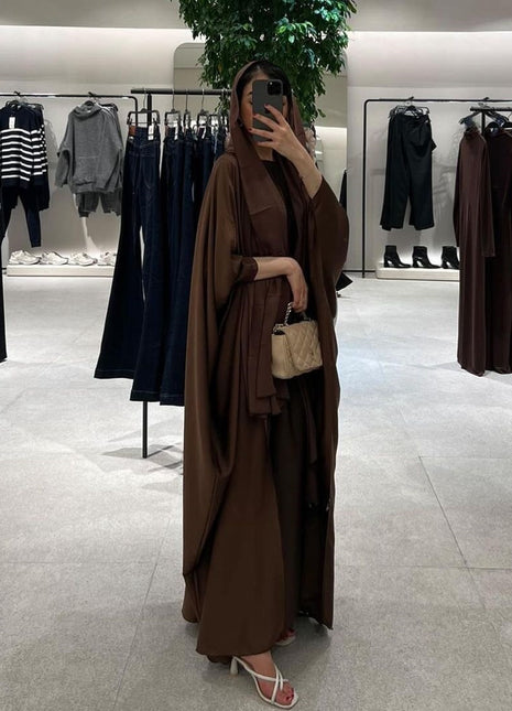 عباية ساتان بأكمام الوطواط