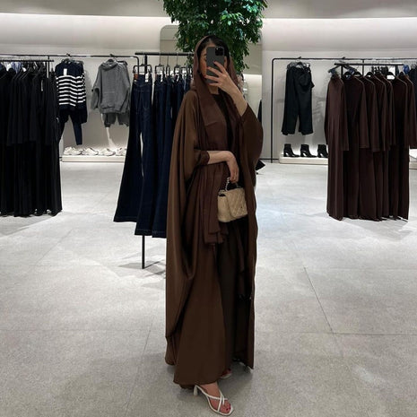 عباية ساتان بأكمام الوطواط