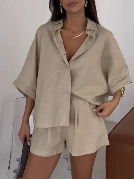 Conjunto de dos piezas de top de manga corta con cuello tipo polo y shorts