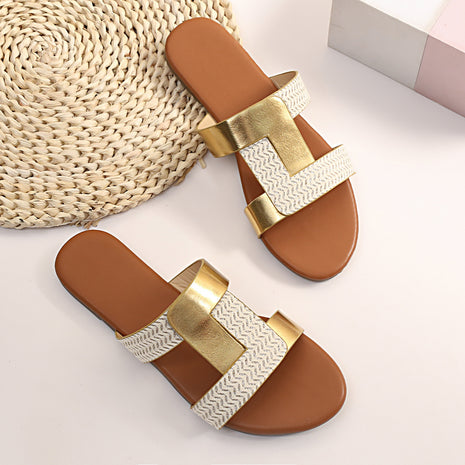 Zapato plano de piel con punta cuadrada abierta