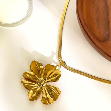 Exaggerated Cold Style Stainless Steel Flower Pendant Necklace