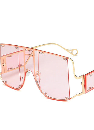 Retro Fashion Sunglasses with Lightweight PC Frame Design