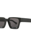 C1 - Gafas de sol de montura negra con lentes gris oscuro