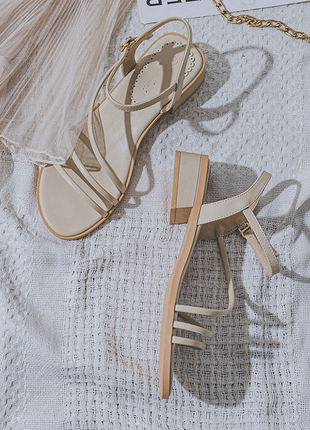 Mid-heel Toe Ring Roman Style Sandals