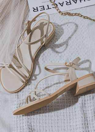Mid-heel Toe Ring Roman Style Sandals