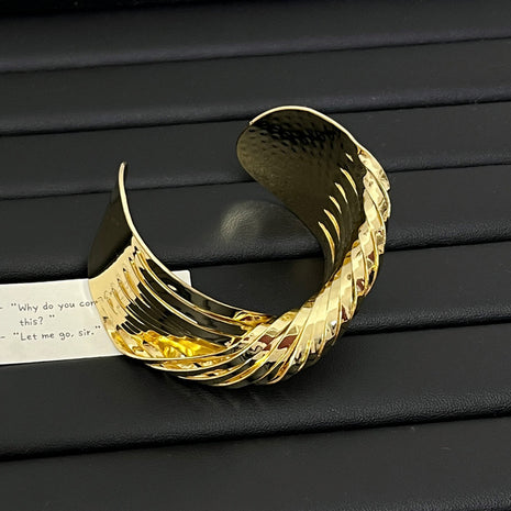 Brazalete metálico ajustable