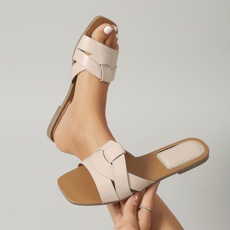 Mules planas con puntera cuadrada y tira cruzada