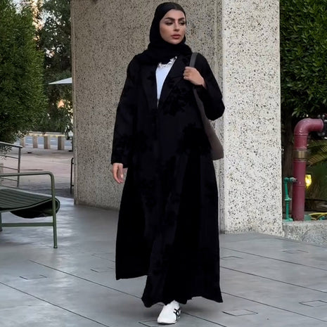 عباية فضفاضة طويلة مميزة