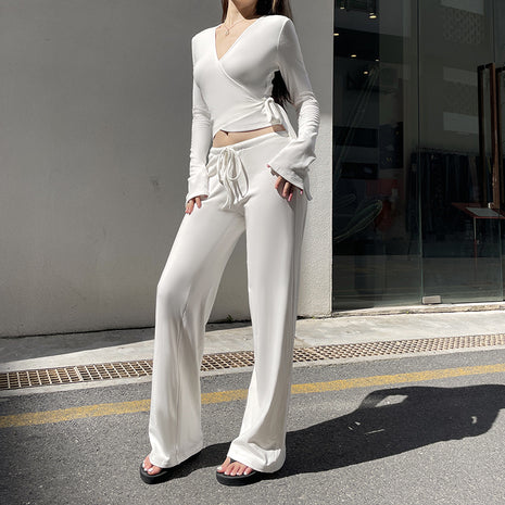 Blusa con escote en V cruzado y conjunto de pantalón de tiro bajo forrado de felpa