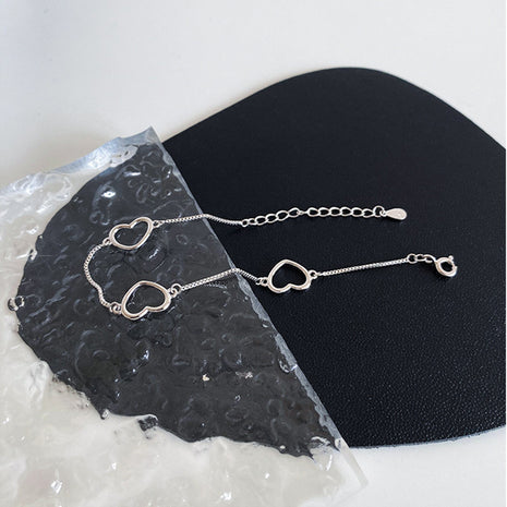 Atractiva pulsera con forma de corazón hueco