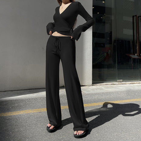 Blusa con escote en V cruzado y conjunto de pantalón de tiro bajo forrado de felpa