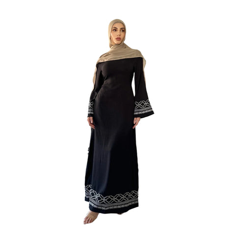 عباية مطرزة عصرية بشخصية مميزة
