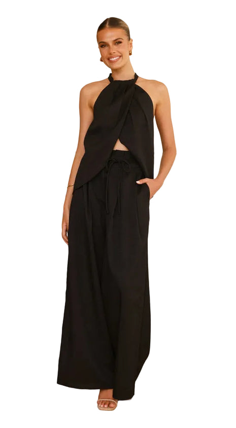 Elegant Women's Two-Piece Outfit with Round Neck Top