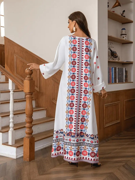 Vestido con manga remangada decorativa de abalorios y pedrería