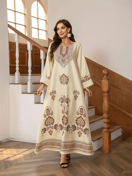 Elegante vestido largo de Oriente Medio con estampado floral