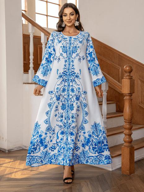 Vestido con cuentas y cuello redondo con tachuelas de diamante