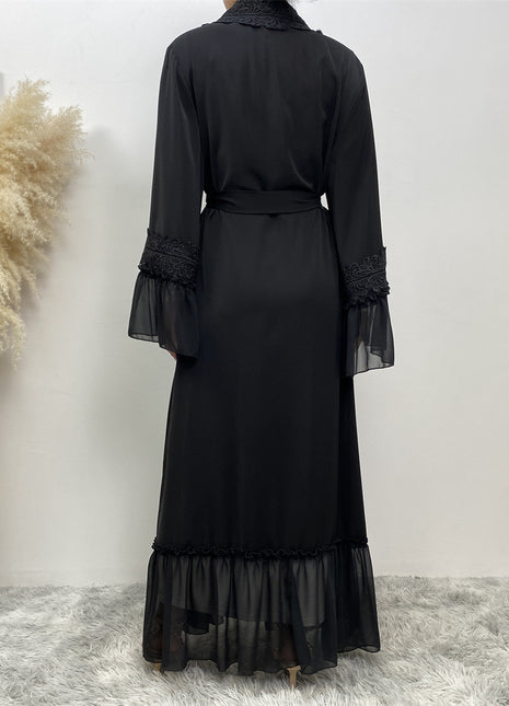 عباية سوداء دانتيل مطرزة بأزهار برباط