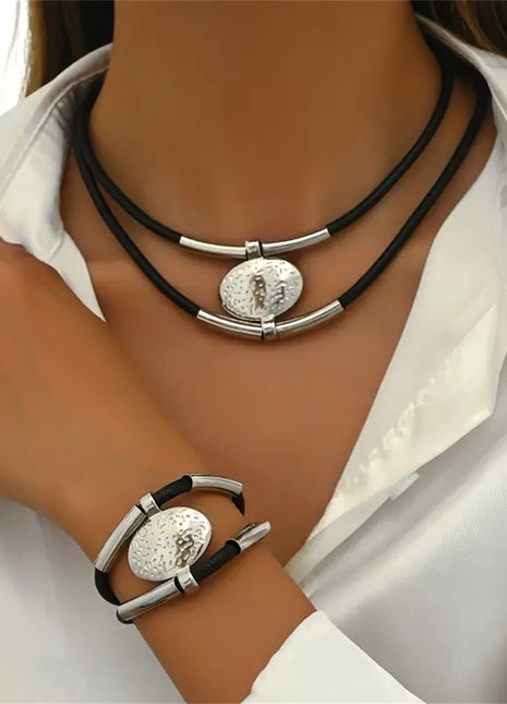 Juego de collar y pulsera con dije ovalado plateado de estilo retro para mujer