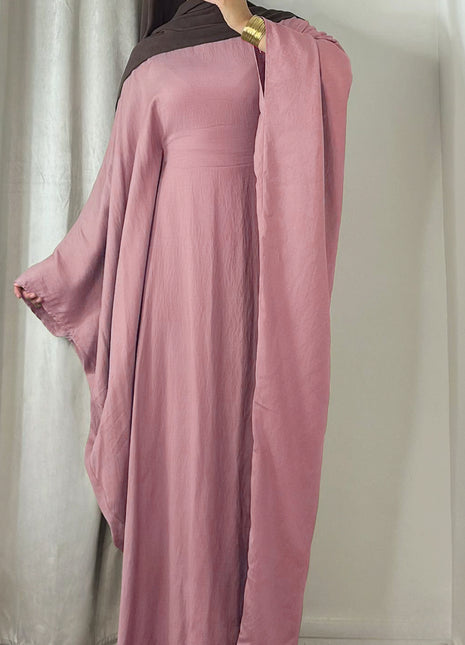 Abaya elegante con mangas murciélago y cinturón
