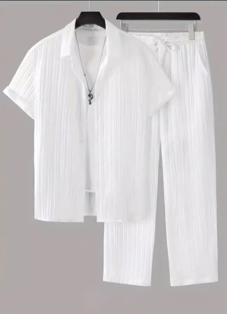 Traje de pantalón y camisa de manga corta a rayas para hombre