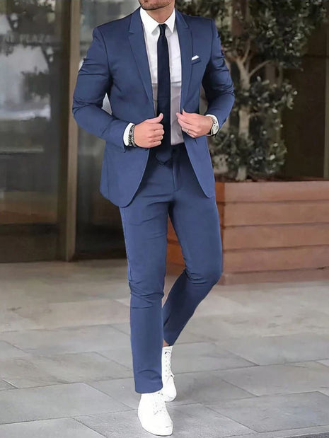 Traje de dos piezas con pantalón ajustado y abrigo