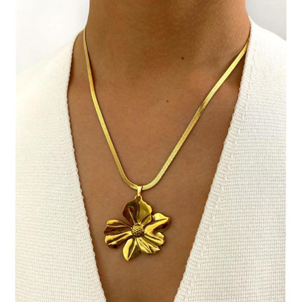 Exaggerated Cold Style Stainless Steel Flower Pendant Necklace