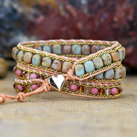 Pulsera de varias capas con corazón de piedra natural