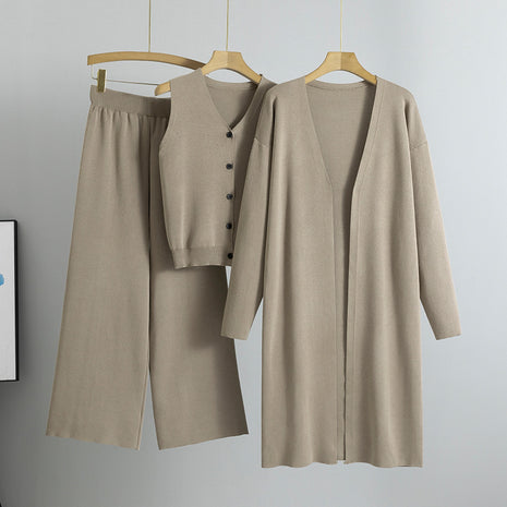 Traje Elegante de Punto de Tres Piezas: Chaleco sin Mangas, Cárdigan y Pantalones