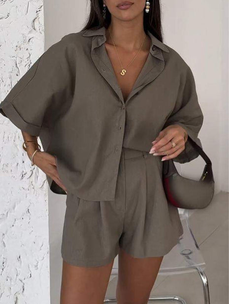 Conjunto de dos piezas de top de manga corta con cuello tipo polo y shorts