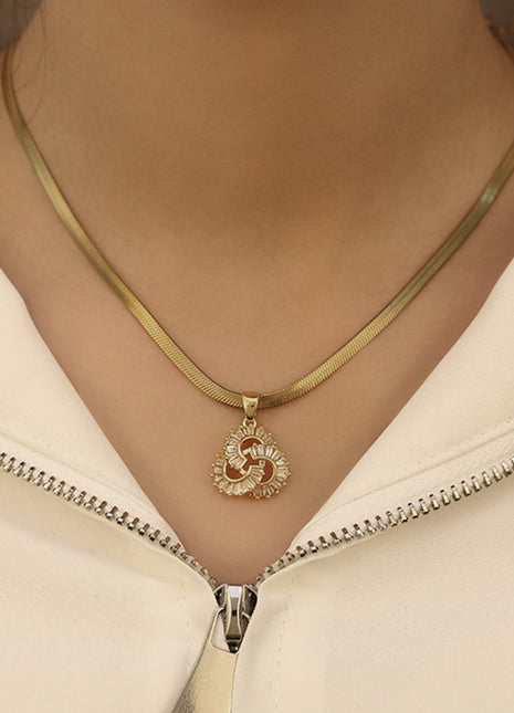 Collar de cadena de serpiente con colgante de hoja de ginkgo